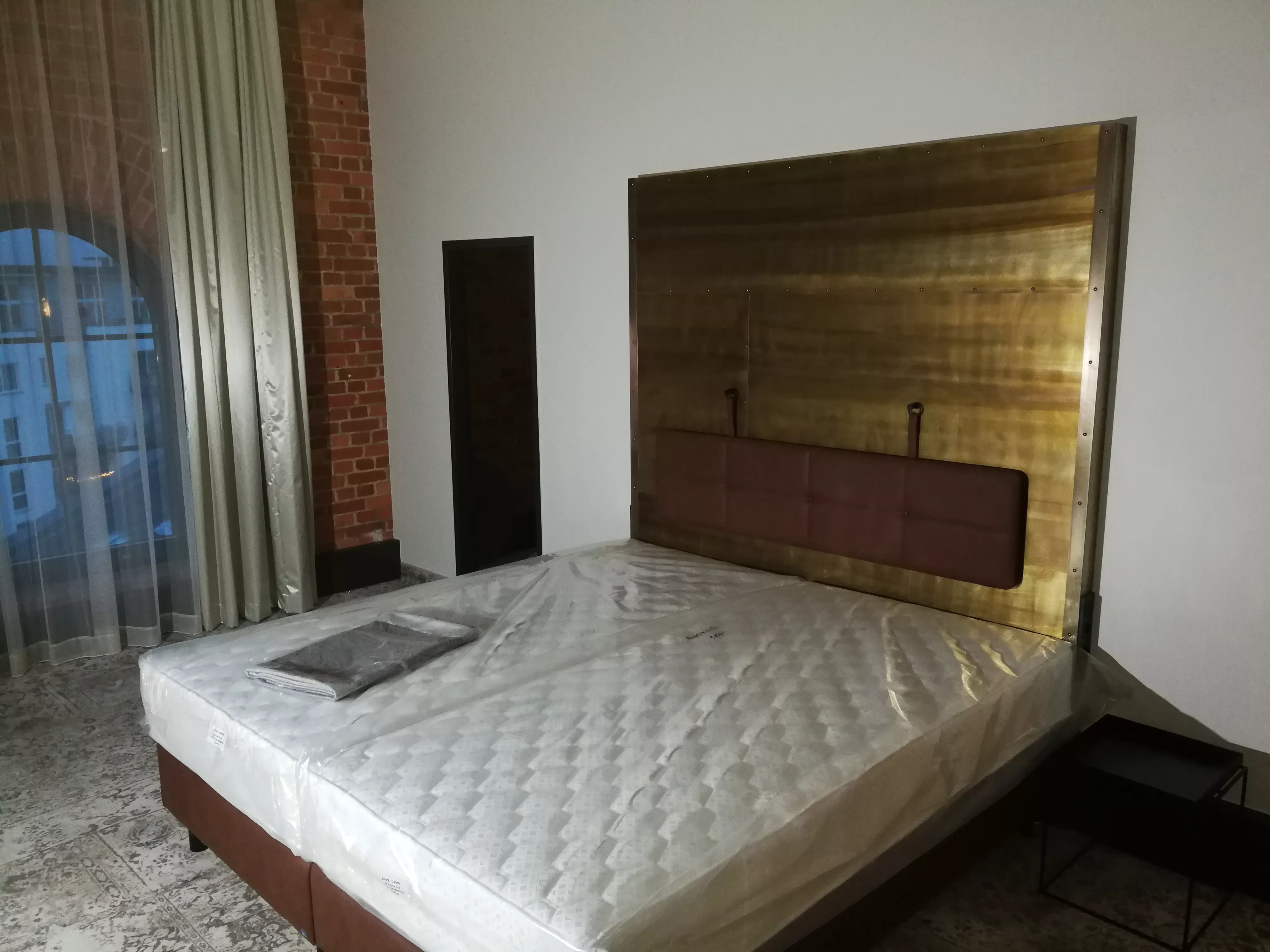 Bettgestell mit Messing Bettgestell mit Messing
